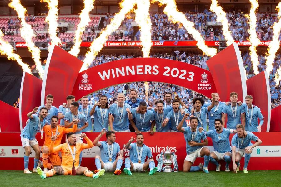 Fotbalisté Manchesteru City se radují z triumfu v FA Cupu v roce 2023