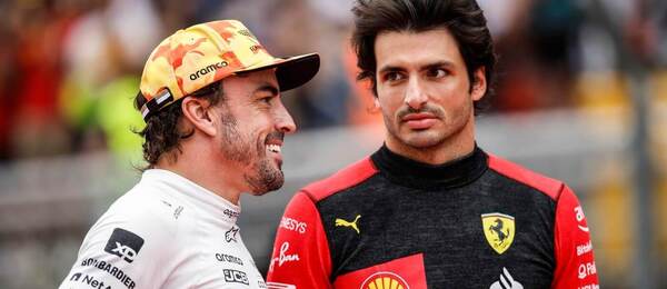 Fernando Alonso a Carlos Sainz při domácí Velké ceně Španělska F1 v Barceloně