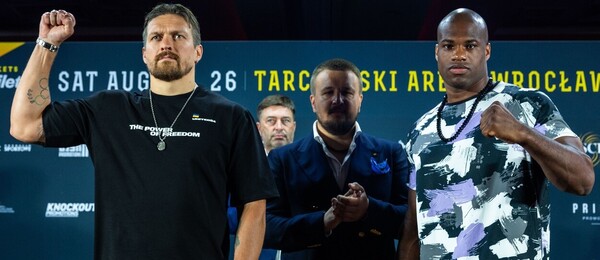 Oleksandr Usyk (vlevo) bude dnes proti Danielu Duboisovi obhajovat 4 tituly v těžké váze. Vsaďte si na svého favorita u Tipsportu.