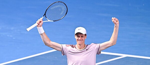 Tenis, grandslam Australian Open, Jannik Sinner se raduje po vyhraném semifinále nad Djokovičem