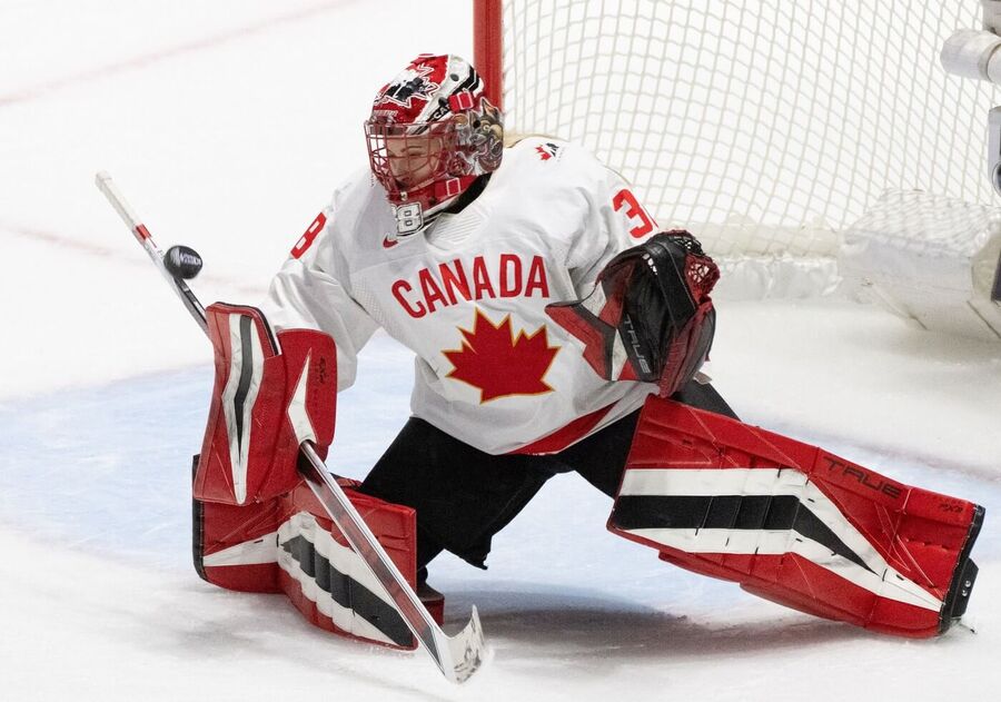 Brankářka Emerance Maschmeyer na MS v hokeji žen 2024 vychytala nulu proti Švýcarsku, dnes se Kanada utká s Českem