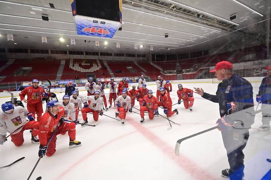 Česká hokejová reprezentace na tréninku v Budvar Aréně před přípravným zápasem proti Rakousku