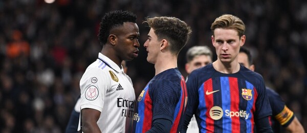 Vinícius Júnior a Gavi během pohárového El Clásica