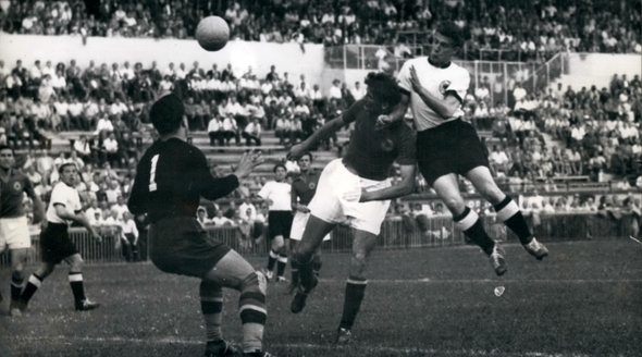 MS ve fotbale 1954, semifinále Západní Německo vs Jugoslávie - Zdroj ČTK, ZUMA, Keystone Pictures USA.jpeg