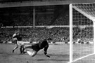 MS ve fotbale 1966, kontroverzní gól Geoffa Hursta ve finále Anglie vs Západní Německo - Zdroj ČTK, AP, Anonymous