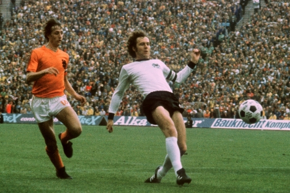 MS ve fotbale 1974, Johann Cruyff a Franz Beckenbauer - Zdroj ČTK, Picture Alliance, dpa
