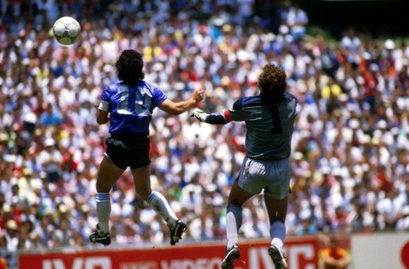 MS ve fotbale 1986, Diego Maradona, boží ruka - Zdroj ČTK, imago sportfotodienst