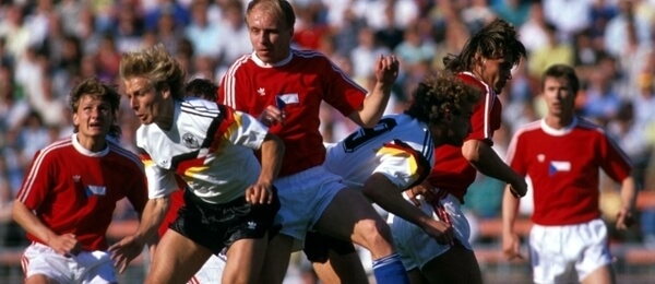 MS ve fotbale 1990, Německo vs Československo, Jürgen Klinsmann, Rudi Völler, Miroslav Kadlec, Tomáš Skuhravý, Ján Kocian - Zdroj ČTK, imago sportfotodienst