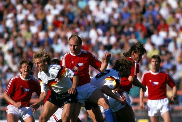 MS ve fotbale 1990, Německo vs Československo, Jürgen Klinsmann, Rudi Völler, Miroslav Kadlec, Tomáš Skuhravý, Ján Kocian - Zdroj ČTK, imago sportfotodienst