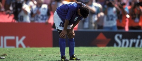 MS ve fotbale 1994, Roberto Baggio ve finále v penaltovém rozstřelu překopl bránu - Zdroj ČTK, imago sportfotodienst