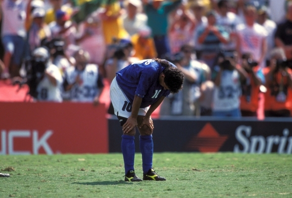 MS ve fotbale 1994, Roberto Baggio ve finále v penaltovém rozstřelu překopl bránu - Zdroj ČTK, imago sportfotodienst