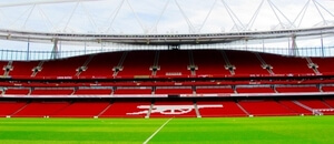 Fotbal - Premier League fotbalový stadion Emirates Stadium Arsenal pohled na trávník