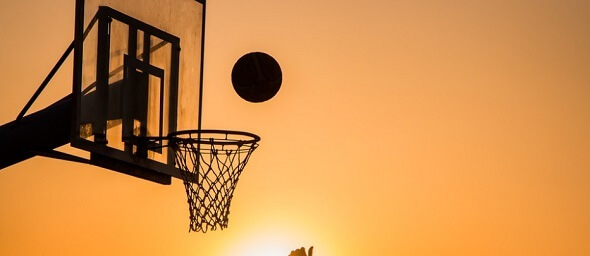 Basketbal - ilustrační foto hra při západu slunce