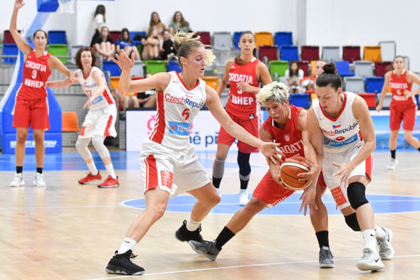 Basketbal, ženy, Karolína Elhotová, Lana Pačkovská, Lenka Bartáková - Zdroj ČTK, Kamaryt Michal