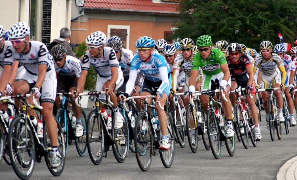 Cyklistika - Tour de France jezdci v pelotonu