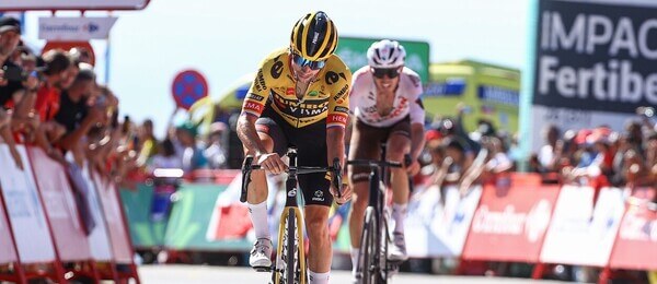 Cyklistika, UCI World Tour, Vuelta, Primož Roglič projíždí cílem během etapy španělské La Vuelty