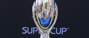 Fotbal, Superpohár UEFA, trofej - Zdroj Oleh Dubyna, Shutterstock.com