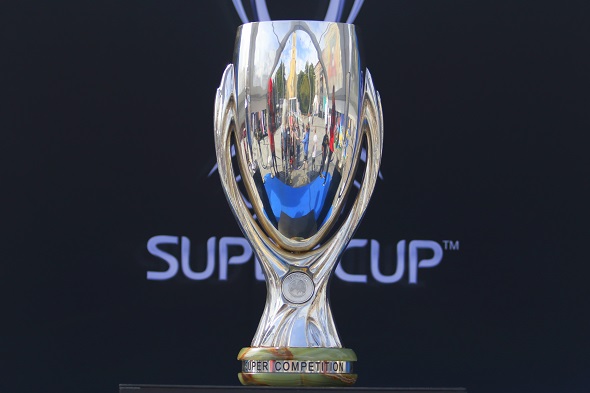 Fotbal, Superpohár UEFA, trofej - Zdroj Oleh Dubyna, Shutterstock.com