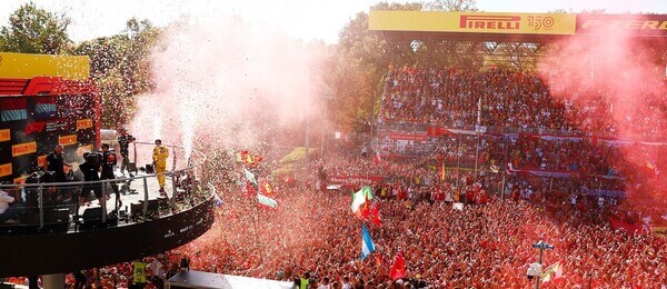 Oslavy po skončení Velké ceny F1 Itálie na okruhu v Monze