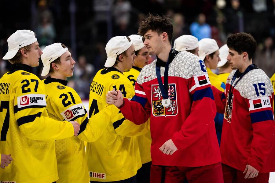 Čeští hokejisté brali na šampionátu U20 v&nbsp;roce 2026 stříbro. Jak dopadnou tentokrát?