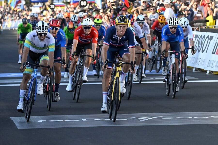 Cyklistika, Mistrovství světa, závodníci projeli cílem na MS 2022 v Austrálii