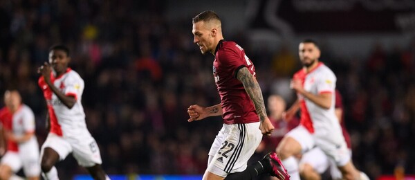 Lukáš Haraslín v akci během 305. derby