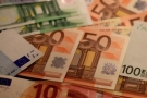 Peníze - bankovky 50 EUR a 100 EUR