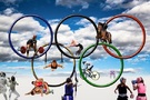 Olympijské hry - ilustrační foto pět kruhů a různé sporty