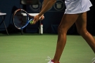 Tenis - ilustrační foto tenisová hráčka na servisu