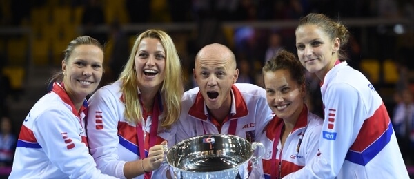 Tenis FED Cup vítězný český tým s trofejí Zdroj - ČTK, ABACA, Dubreuil Corinne, ABACA