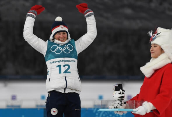 Biatlon Veronika Vítková slaví bronzovou olympijskou medaili - Zdroj ČTK, DPA, Hendrik Schmidt
