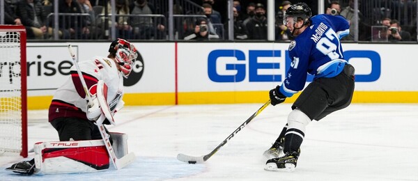 Hokejisté Frederik Andersen a Connor McDavid během utkání hvězd NHL - NHL All Star Game informace, soupisky, program, historie a Češi - foto Profimedia