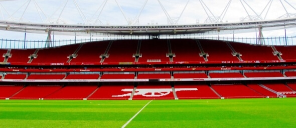 Fotbal - Premier League fotbalový stadion Emirates Stadium Arsenal pohled na trávník