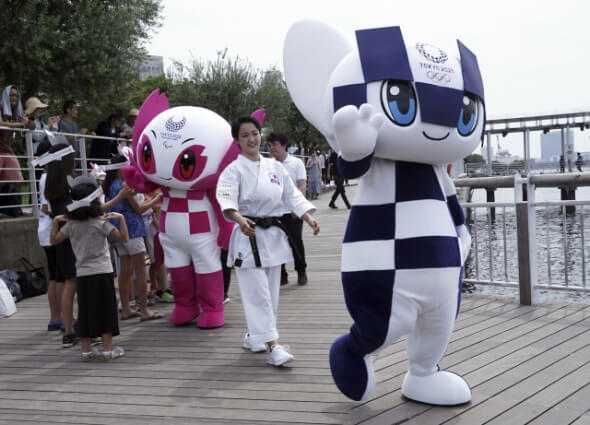 Letní olympijské hry Tokyo 2020, maskoti - ČTK, AP, Eugene Hoshiko