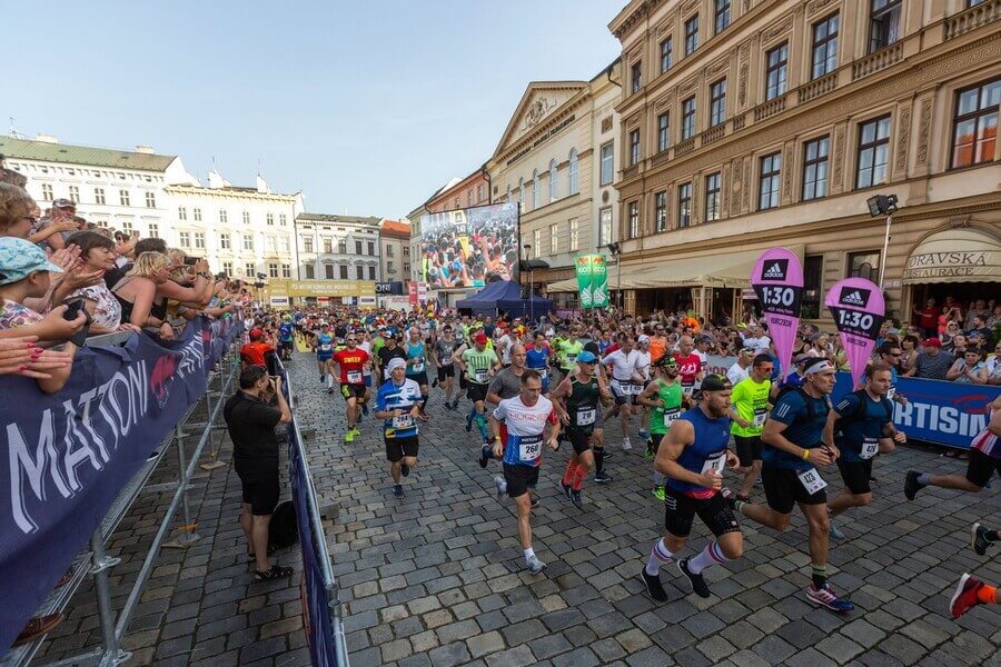 SIlniční běh, RunCzech, Olomoucký půlmaraton, start na Horním náměstí