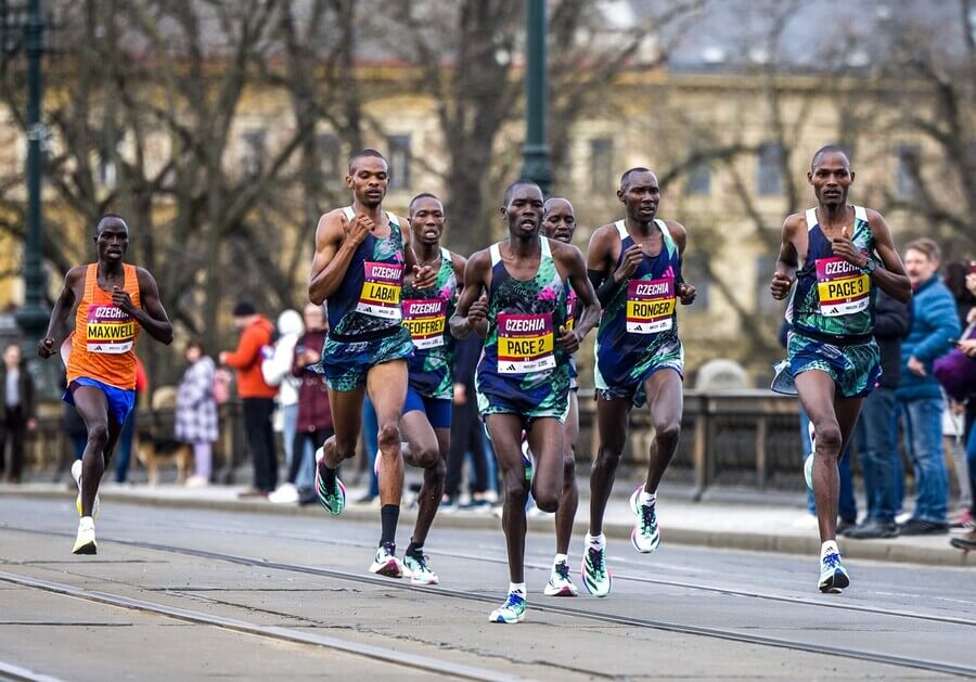 Silniční běh, RunCzech, Pražský půlmaraton a běžci z Keni