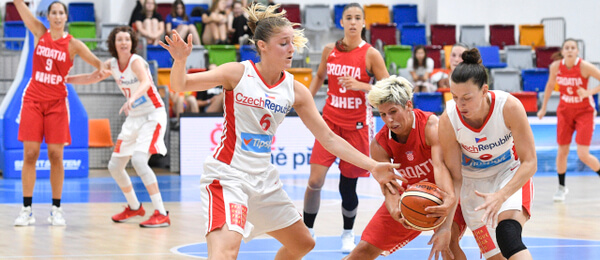 Basketbal, ženy, Karolína Elhotová, Lana Pačkovská, Lenka Bartáková - Zdroj ČTK, Kamaryt Michal