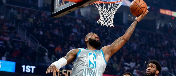 Basketbalista LeBron James během NBA All Stars Game - zápas hvězd NBA - kde sledovat basketbal NBA All Star Game živě a online