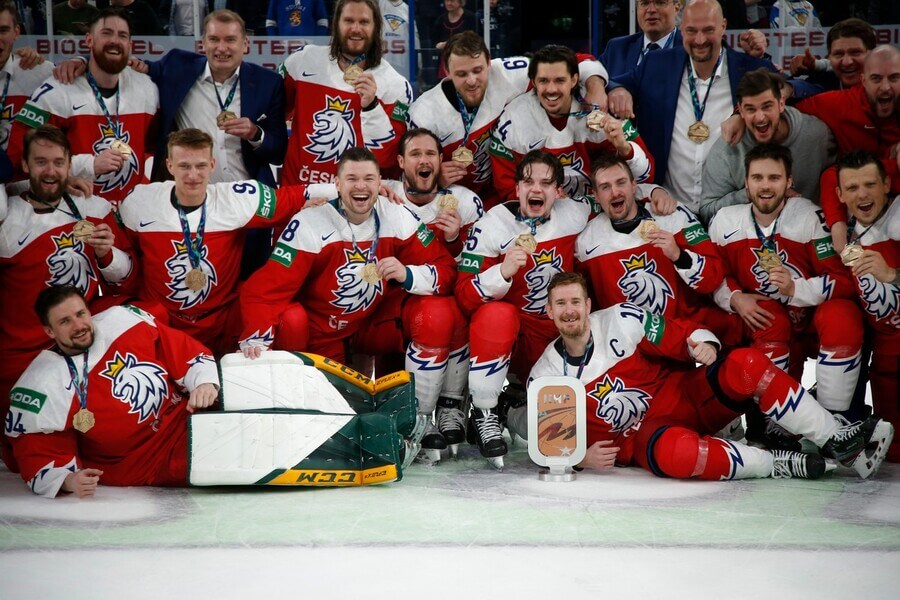 Česká hokejová reprezentace s bronzovými medailemi z MS v hokeji - tabulky, skupiny a program s výsledky MS hokej