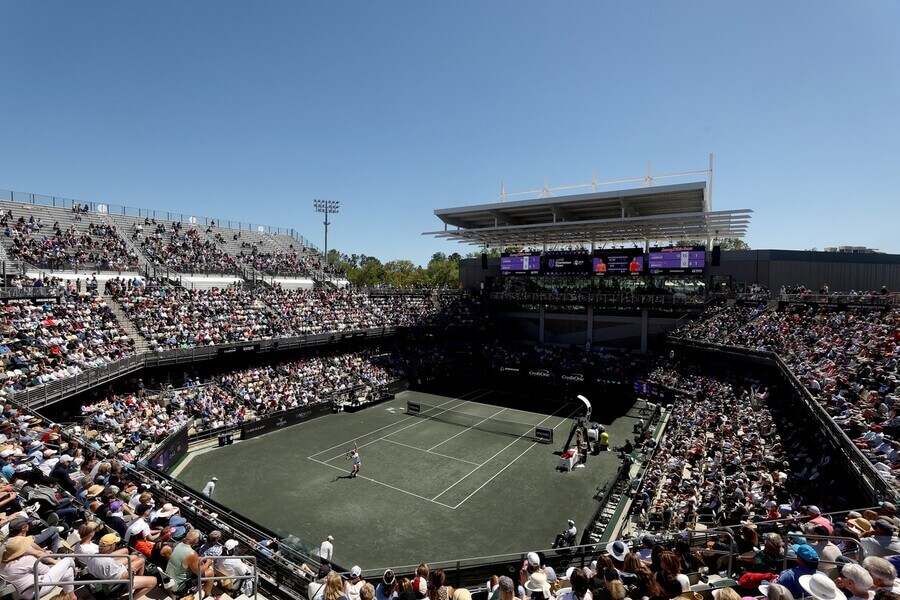 Tenis, WTA, pohled na kurt v americkém Charlestonu, zelená antuka