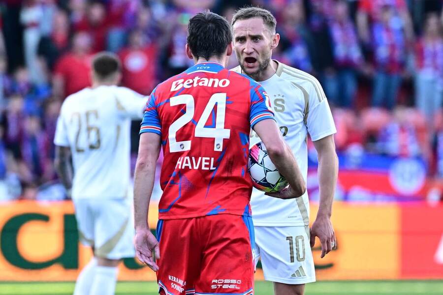 Milan Havel a Jan Kuchta během utkání Plzně se Spartou v sezoně 2024/25