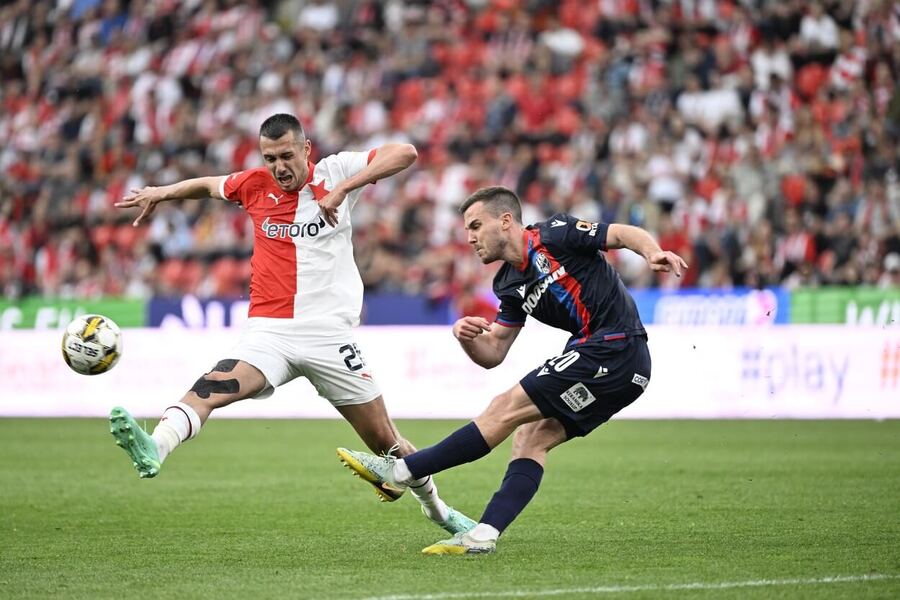 Ivan Schranz a Pavel Bucha při utkání Slavie s Plzní