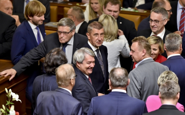 Politika, poslanecká sněmovna, Andrej Babiš, Vojtěch Flip a další politici - Zdroj ČTK, Šimánek Vít