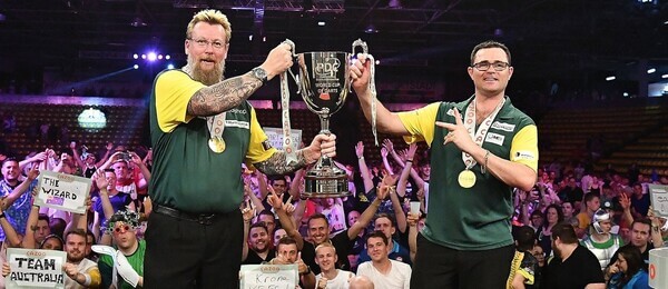 Šipky, PDC, Simon Whitlock a Damon Heta z Austrálie, vítězové týmového World Cup of Darts