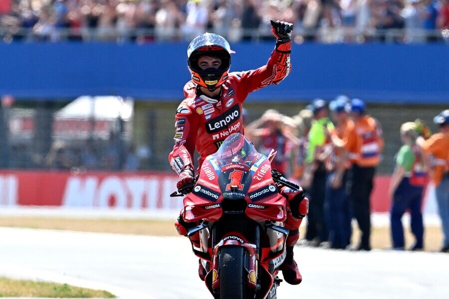 Motorsport, MotoGP, Francesco Bagnaia slaví vítězství na své Ducati v nizozemském Assenu