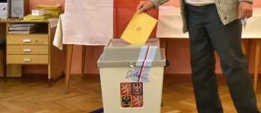 Politika, volby, volební urna, senátní a komunální volby - Zdroj ČTK,Glück Dalibor