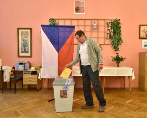Politika, volby, volební urna, senátní a komunální volby - Zdroj ČTK,Glück Dalibor