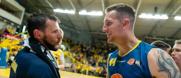 Jakub Šiřina z Opavy (vlevo) a Ladislav Pecka z Ústí nad Labem si podávají ruce