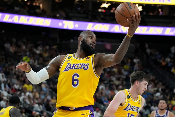 Basketbal, NBA, LeBron James v dresu Los Angeles Lakers