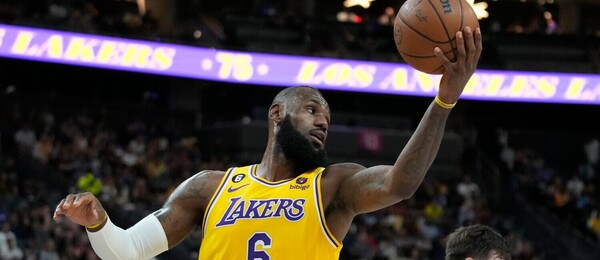 Basketbal, NBA, LeBron James v dresu Los Angeles Lakers